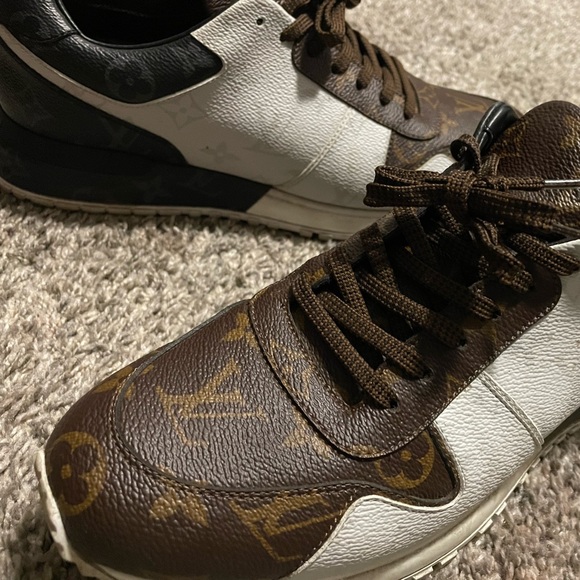 hardly worn size 8 - Picture 2 of 4